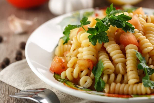 Pasta vegetale Fusilli con prezzemolo — Foto Stock