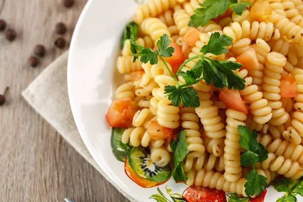 Pasta vegetale Fusilli con prezzemolo — Foto Stock