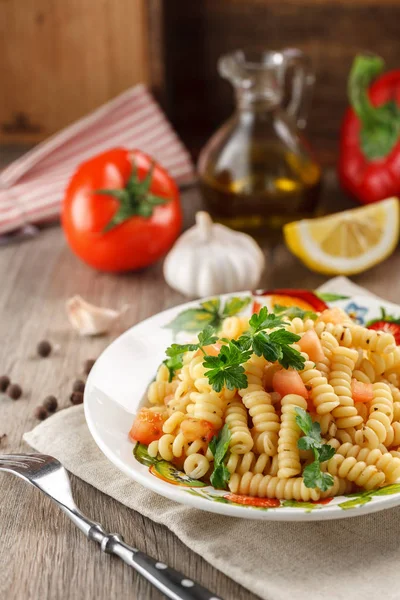 Pasta vegetale Fusilli con prezzemolo — Foto Stock