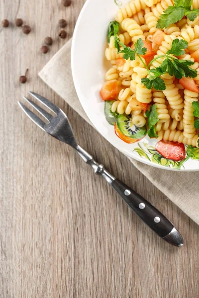 Pasta vegetale Fusilli con prezzemolo — Foto Stock