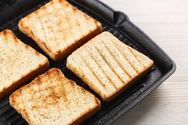 Toast auf dem Grill. Ansicht von oben. Kopierraum — Stockfoto