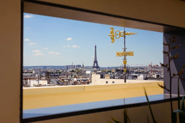 París. En Francia. Vista de la ciudad y la Torre Eiffel — Foto de Stock
