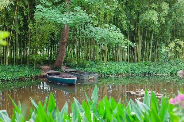 Giverny. La France. Le jardin de Claude Monet. Étang avec nénuphars — Photo