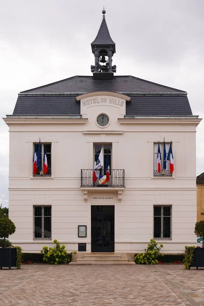Auvers sur Oise 'deki belediye binasını Van Gogh boyadı.