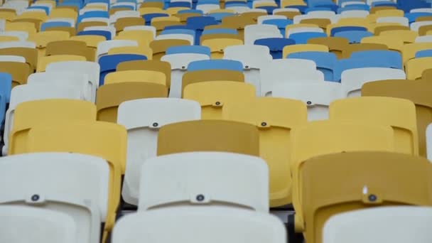 Ряд мест на стадионе — стоковое видео