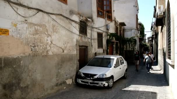 Damasco, Siria, septiembre de 2013: La gente camina por la calle en el viejo Damasco — Vídeos de Stock