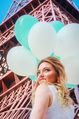 Mutlu kadın arka plan kopya Eyfel Kulesi.