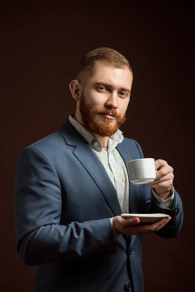 Kahve ile zarif sakallı adam — Stok fotoğraf