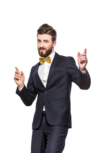 Homem barbudo elegante em terno, laço gravata com polegar para cima — Fotografia de Stock