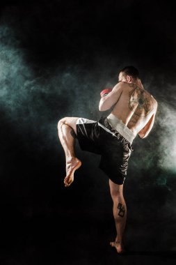 Kas kickbox veya muay Tay savaşçı duman Delme.