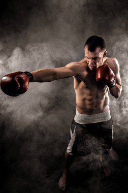 Kas kickbox veya muay Tay savaşçı duman Delme.