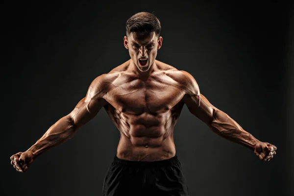 Bodybuilder posing. Beautiful sporty guy male power. Fitness muscled man — Stock Photo, Image