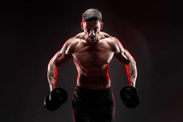 Concentrated muscular man doing exercise with dumbbell — Stock Photo, Image