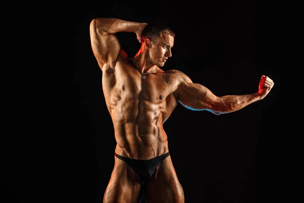 Ritratto di uomo muscoloso senza camicia — Foto Stock