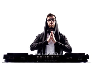Son moda erkek dj karıştırma konsol karşı poz