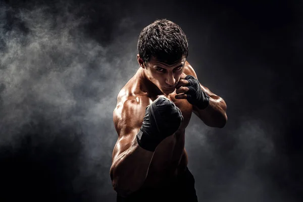 Luchador muscular en topless con guantes de boxeo —  Fotos de Stock