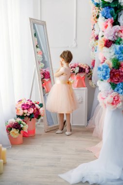 küçük bir kız hayal