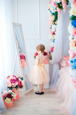 küçük bir kız hayal