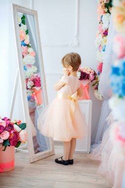 küçük bir kız hayal