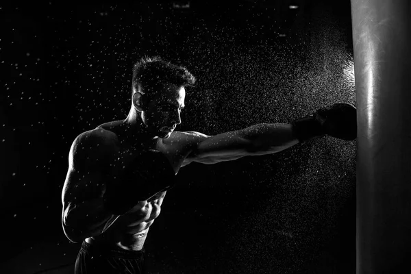 Boxer e saco de perfuração — Fotografia de Stock
