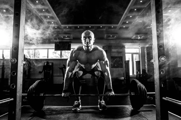 Young shirtless man doing deadlift exercise at gym. Screaming for motivation — Stock Photo, Image