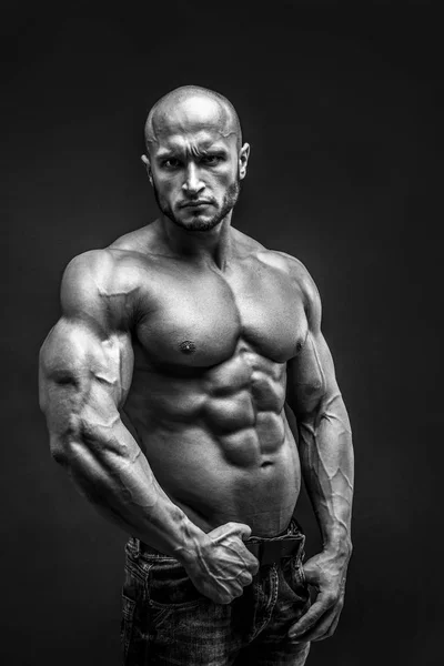 Shirtless muscled fitness man. Cool looking. Tough guy. Bald. Tanned skin. Studio shot on black background. — Stock Photo, Image