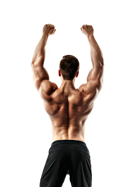 Обратный вид Неузнаваемого человека, сильные мускулы, позирующие с поднятыми руками. Изолировать — стоковое фото