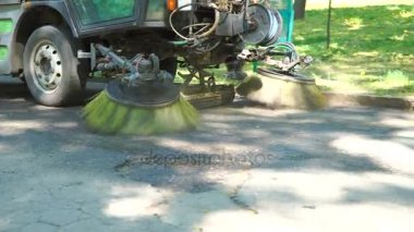 Fırça sokak temizleme makinesi.