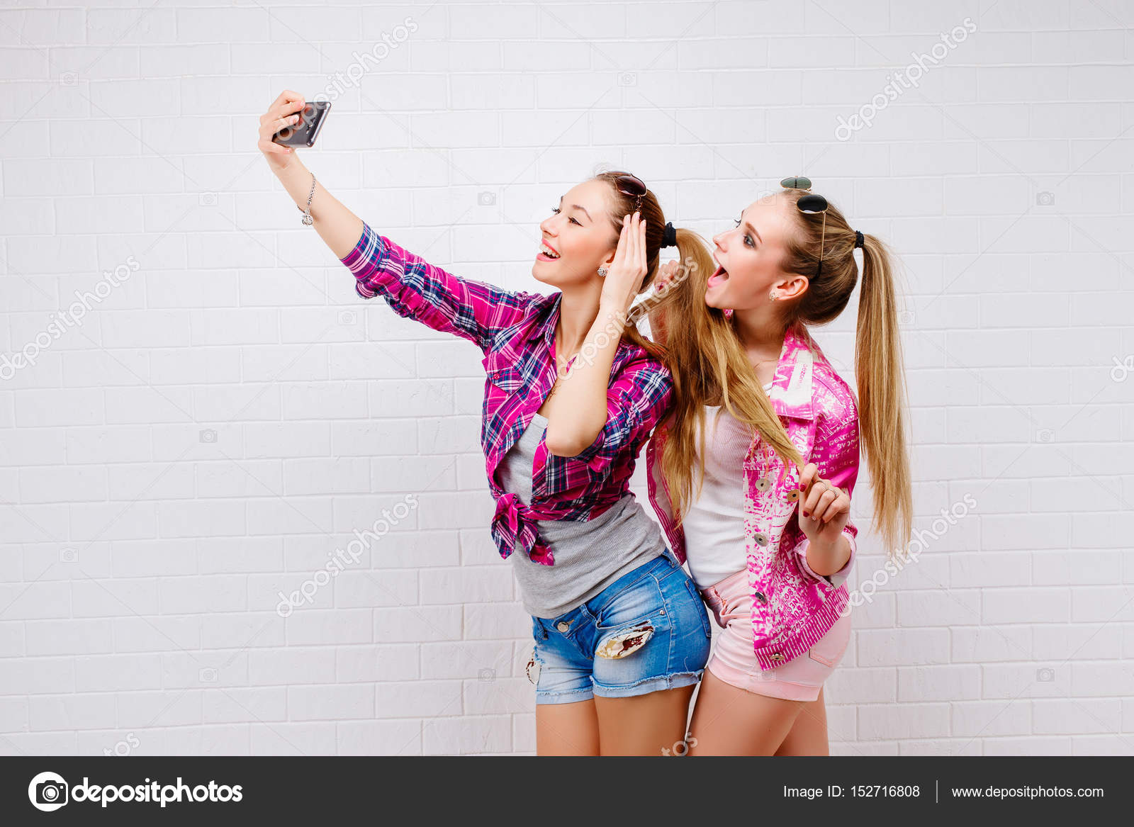 Best friends teenage girls together having fun, posing emotional Stock  Photo by ©iordani 187626716