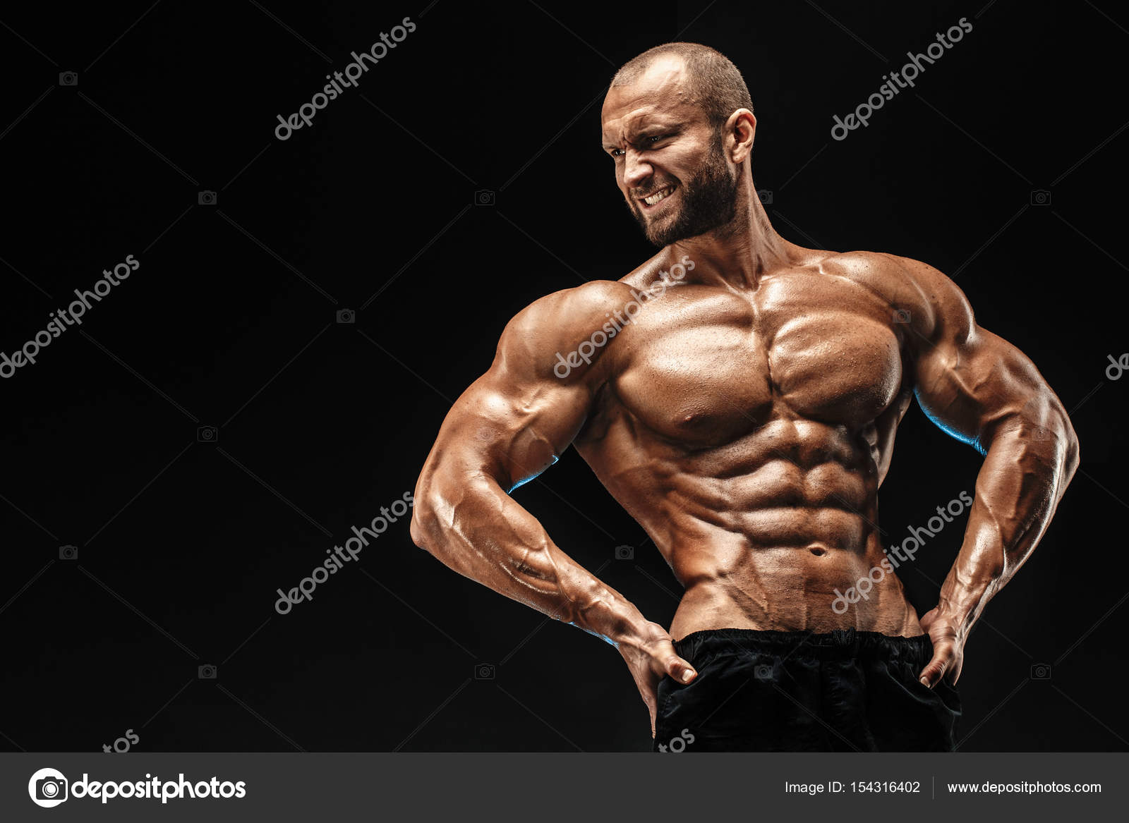 6 パックで強力なハゲ ボディービルダー ストック写真 C Zamuruev