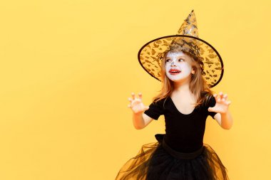 Hayret grl cadı Halloween kılık