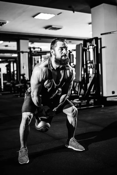 Fitness Kettlebells salıncak egzersiz adam egzersiz vasıl jimnastik salonu