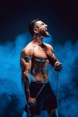 Zincirli bağıran adam