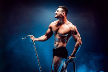 İple antrenman yapan adam