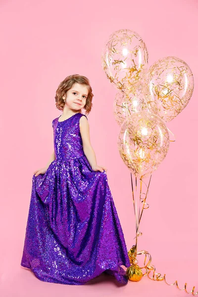 Menina festiva com balões — Fotografia de Stock