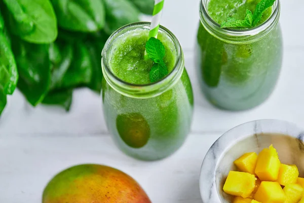 Mango smoothie muz ve ıspanak ile