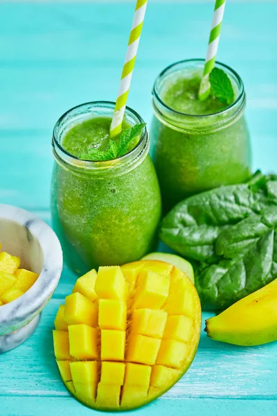 Mango smoothie muz ve ıspanak ile