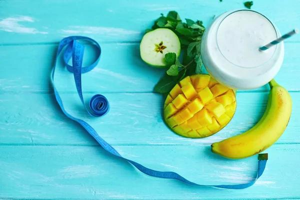 Mango ve Hindistan cevizi ile gece yulaf