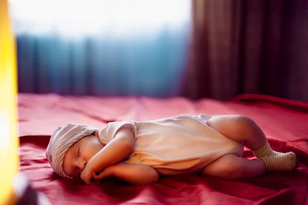 FEV maanden oude mooie baby portret — Stockfoto