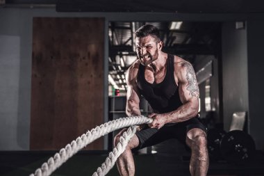 Erkekler fonksiyonel eğitim Fitness halat boyu