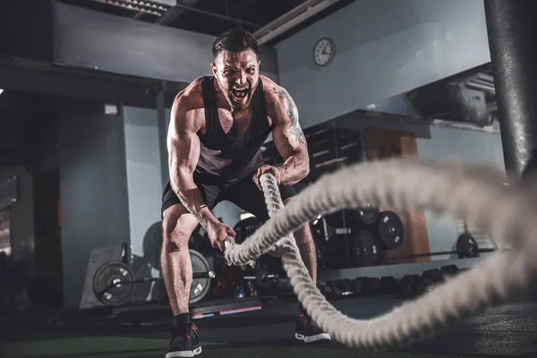 Män med rep i funktionell träning fitness — Stockfoto