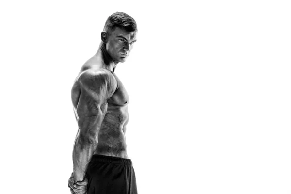 मांसपेशी सुपर-उच्च स्तर सुंदर आदमी सफेद पृष्ठभूमि पर पोज़िंग — स्टॉक फ़ोटो, इमेज