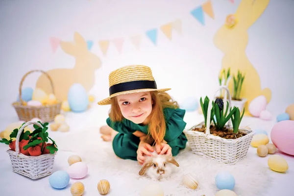 The girl with the rabbit. happy little girl holding cute fluffy Bunny. Friendship with Easter Bunny. Spring photo with beautiful young girl with her Bunny. Girl is holding a cute little rabbit — Stock Photo, Image