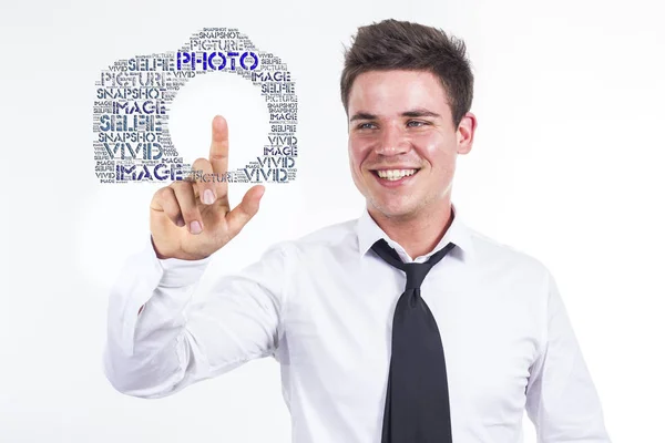 Foto - Joven hombre de negocios tocando nube palabra —  Fotos de Stock