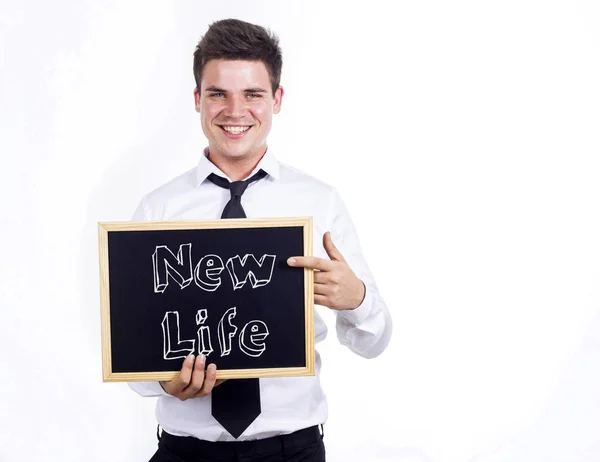 Nueva Vida - Joven hombre de negocios sonriente sosteniendo pizarra con tex — Foto de Stock