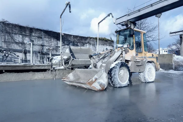 Un bulldozer in freddo gelido — Foto Stock