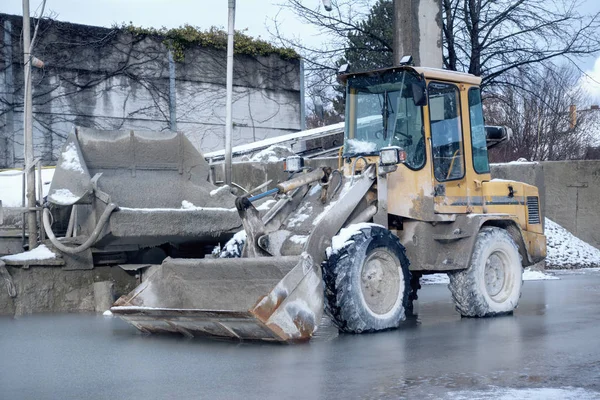Un bulldozer in freddo gelido — Foto Stock