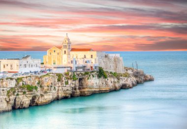 Vieste (Fg) - İtalya, Hdr sürümü üzerinden deniz manzarası.