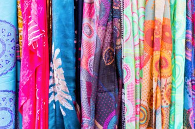 Arka planını olored eşarp