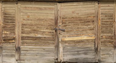 Çift ahşap kahverengi renk kapı kilitli, ahşap arka plan